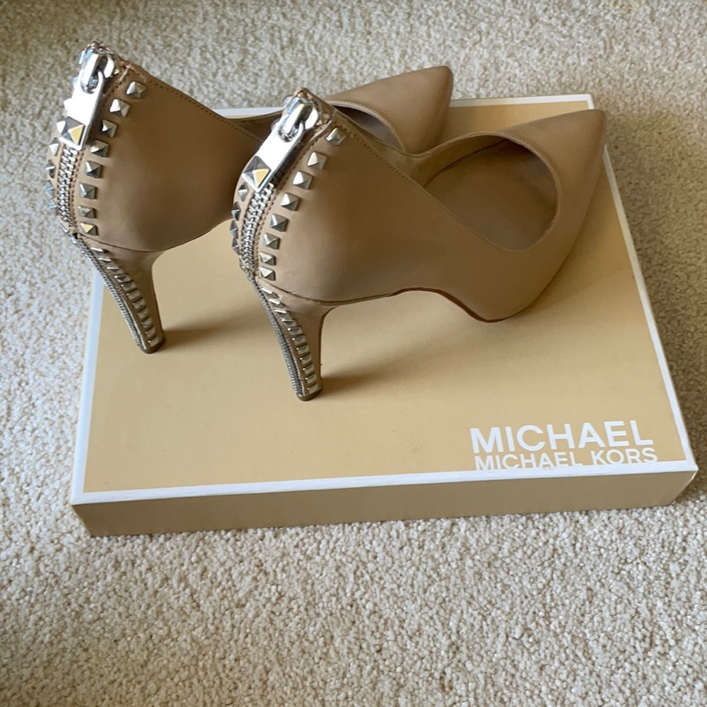 Michael Kors nude rock n roll pump heels 8